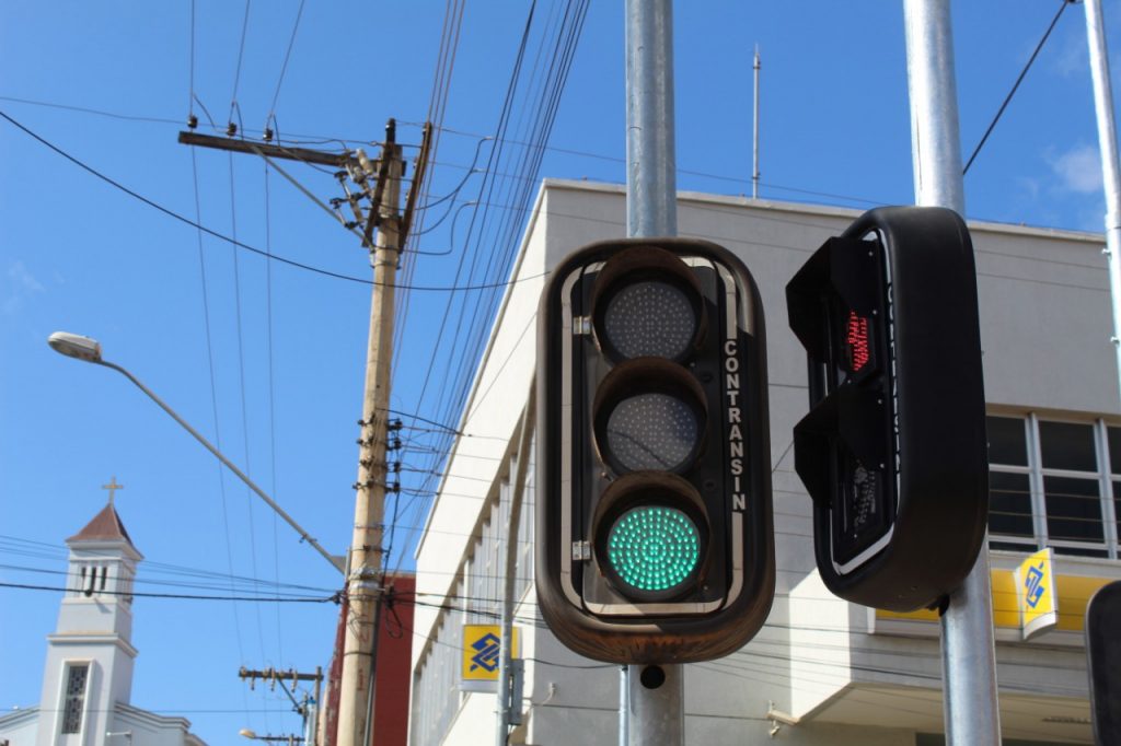 Moradores de Capelinha têm novos semáforos