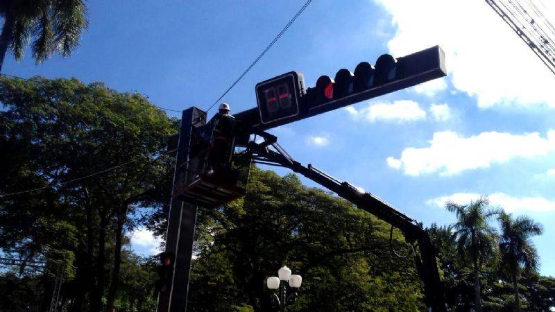 Semáforos de Araras recebem manutenção preventiva!